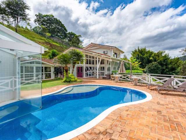 Casa em condomínio fechado com 4 quartos à venda na Rua Doutor Bina Calembe, Nogueira, Petrópolis, 420 m2 por R$ 3.900.000