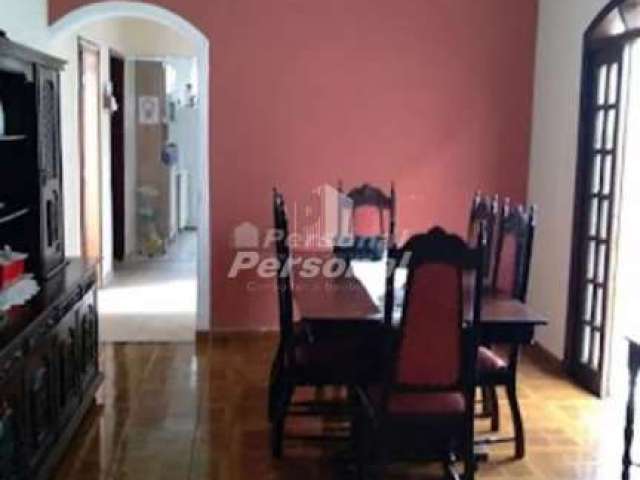 Casa com 3 dormitórios à venda, 180 m² por R$ 490.000,00 - Vila Jaboticabeira - Taubaté/SP - CA0505
