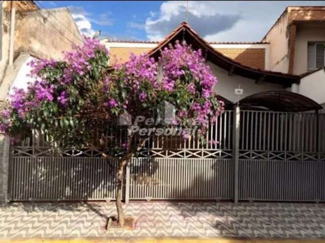 Casa com 6 dormitórios, 200 m² - venda por R$ 990.000,00 ou aluguel por R$ 6.200,00 - Centro - Taubaté/SP - CA0107
