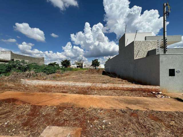 Terreno à venda em Maringá, Jardim Oriental, com 200 m² de extensão