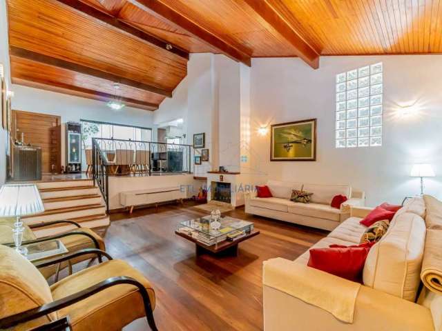 Casa com 4 Quartos (1 Suíte) à Venda, 300 m²  por R$ 1.380.000 - Condomínio FAZENDINHA - Granja Via