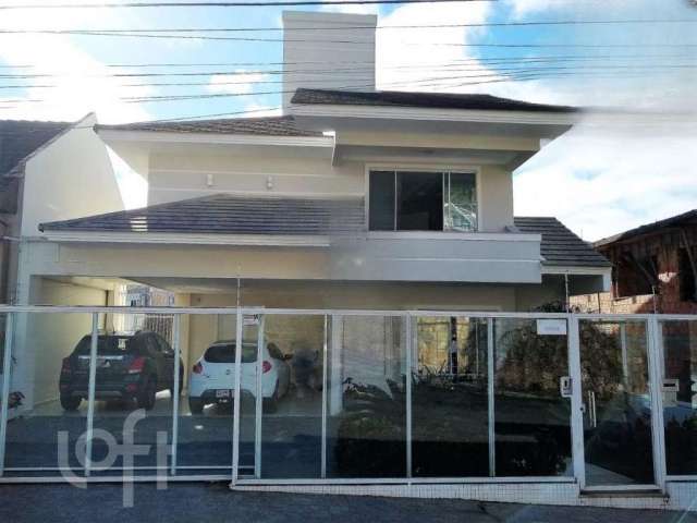 Casa com 3 quartos à venda na Rua José Durieux, 33, Córrego Grande, Florianópolis, 262 m2 por R$ 2.290.000