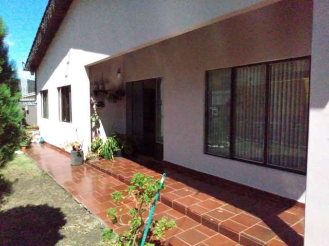 Casa com 4 quartos à venda na Rua Paulo Frazon, Roça Grande, Colombo por R$ 540.000