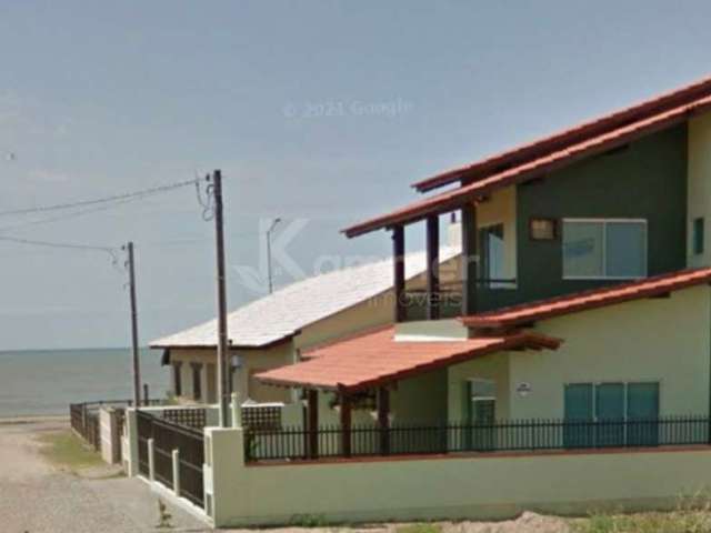 Casa a 30 metros do mar em Barra velha Tabuleiro com 3 suítes,160m²