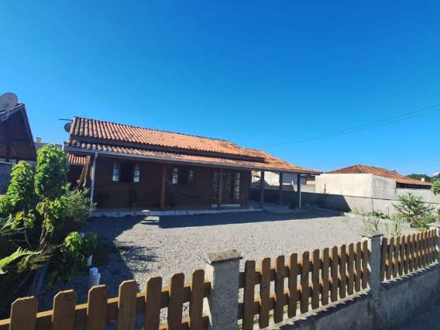 Casa de Madeira com 3 quartos na Praia do Ervino