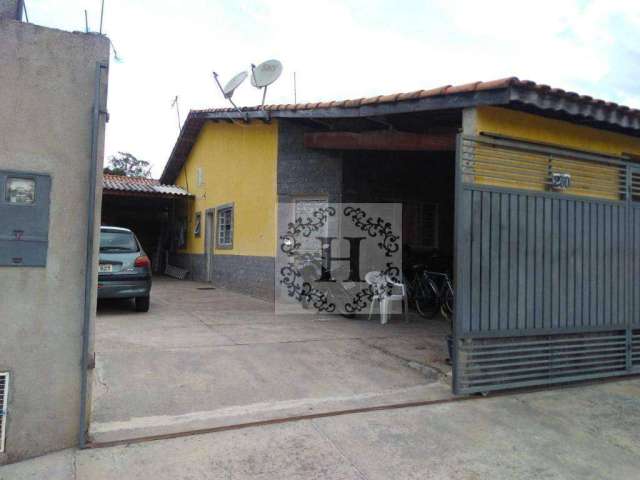 Casa com muito espaço na  Vila Menino Jesus em Caçapava.