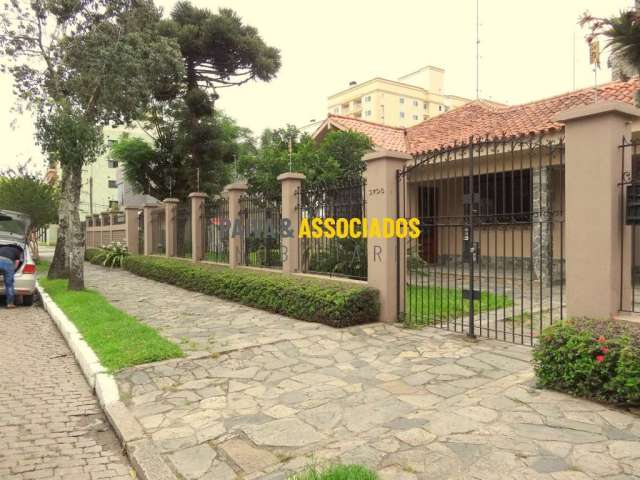 Casa com 3 quartos para alugar na Gonçalves Chaves, 3798, Centro, Pelotas por R$ 8.000