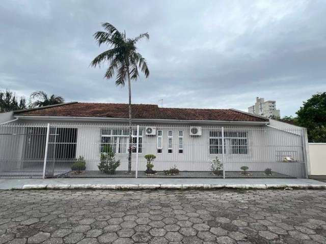 Casa com 2 quartos à venda na Rua Milton Luiz da Silva, 207, Centro, Palhoça por R$ 585.000