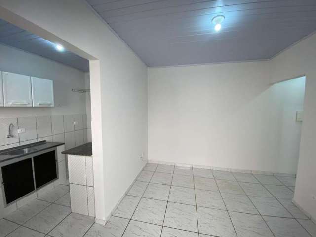 Casa com 1 quarto para alugar na Avenida Duque de Caxias, --, Igapó, Londrina por R$ 800