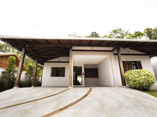 Casa com 4 quartos à venda na Niterói, 203, Margem Esquerda, Gaspar, 230 m2 por R$ 750.000