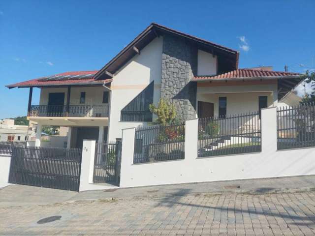 Casa com 4 quartos à venda na Rua Renato de Barba, 75, Velha, Blumenau, 398 m2 por R$ 1.500.000