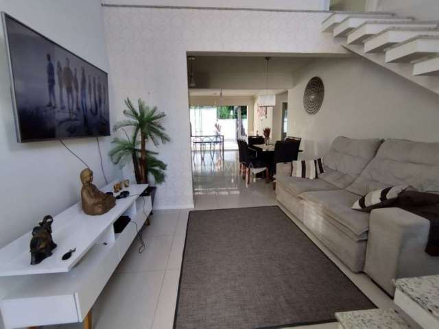 Casa com 3 quartos à venda na Rua Mara Aparecida Freitas, 102, Fidélis, Blumenau, 184 m2 por R$ 740.000