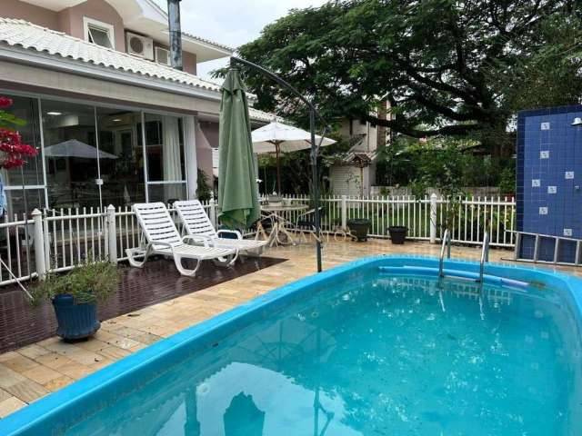 Casa com 4 dormitórios à venda, 300 m² por R$ 2.850.000,00 - Jurerê - Florianópolis/SC