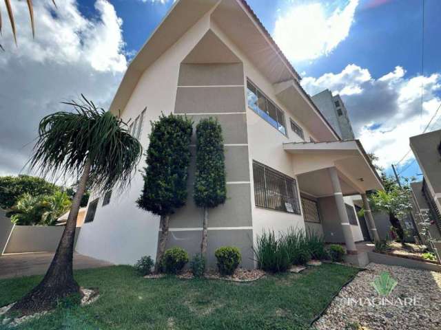 Sobrado com 3 Suítes + 1 Quarto para alugar, 244 m² por R$ 5.500 - Centro - Cascavel/PR