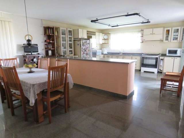 Casa com 3 quartos à venda no Lidice, Uberlândia  por R$ 900.000