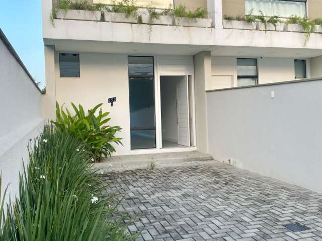 Sobrado a venda 3 quartos sendo 1 suíte, pronto para morar, 109m2, no Vila Nova, Joinville - SC