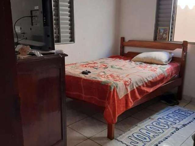 Casa para Venda em Uberlândia, Jaraguá, 4 dormitórios, 1 banheiro, 3 vagas