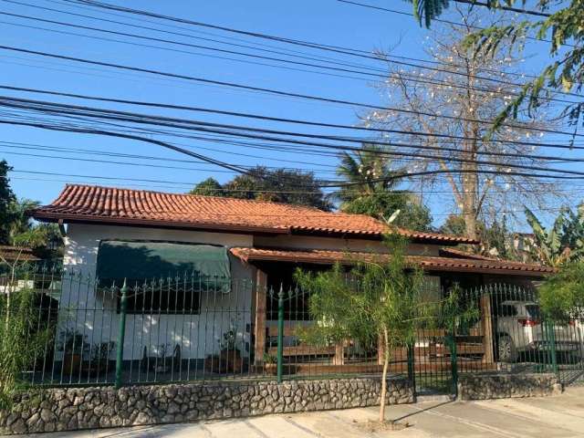 Casa com 6 quartos à venda na Rua Luiz Sobral, 910, Maria Paula, Niterói por R$ 1.100.000