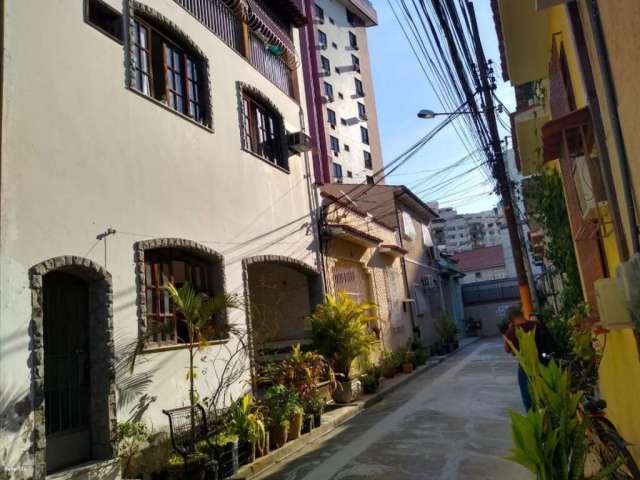 Casa com 5 quartos à venda na Rua Presidente João Pessoa, 910, Icaraí, Niterói por R$ 900.000