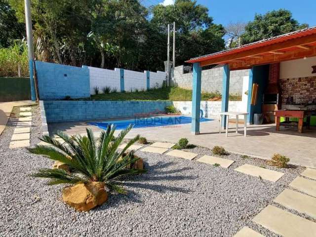 Casa com piscina no bairro do Portão