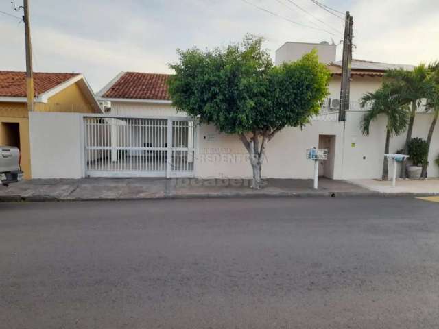 Casa / Padrão - Jardim Bandeirantes - Venda - Residencial