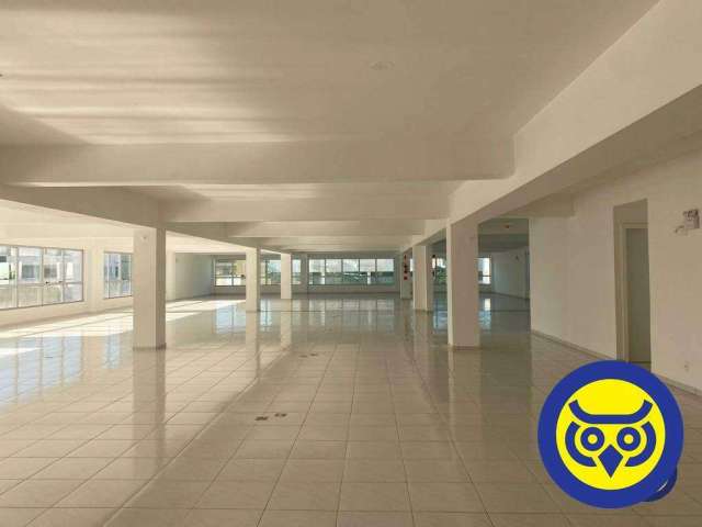 Sala comercial 950m² para locação na trindade.