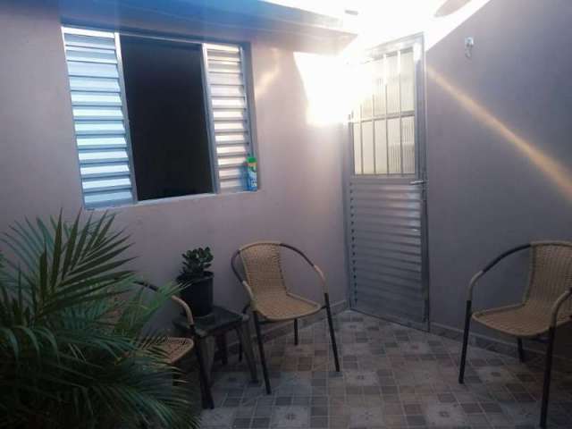 Casa com 2 quartos à venda na Rua Leila Margarida Takeuchi, 180, Vila Figueira, Suzano, 140 m2 por R$ 480.000