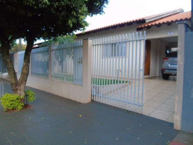 Vende-se Casa c/ 3 dormitórios na Av. dos Estudantes em Ibiporã-Pr