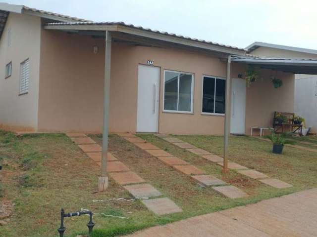 Casa em condomínio fechado com 2 quartos à venda no Residencial Flora Ville, Boituva  por R$ 250.000