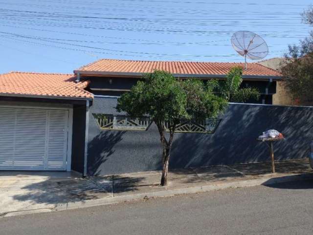 Casa a venda no bairro  De Lorenzi - 3 dormitórios, suite.
