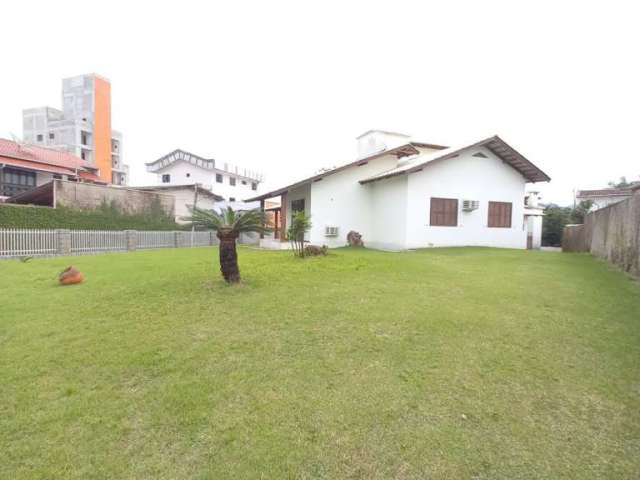 Casa com 3 quartos à venda no Santa Terezinha, Brusque  por R$ 3.940.000