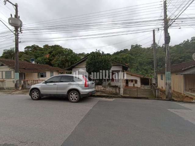 Casa com 5 quartos à venda no Azambuja, Brusque  por R$ 600.000