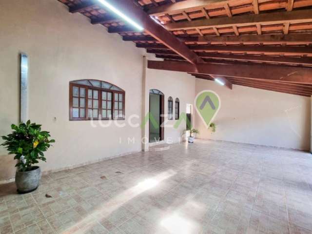 Casa com 4 quartos para alugar na Vila Zezé, Jacareí , 300 m2 por R$ 3.100