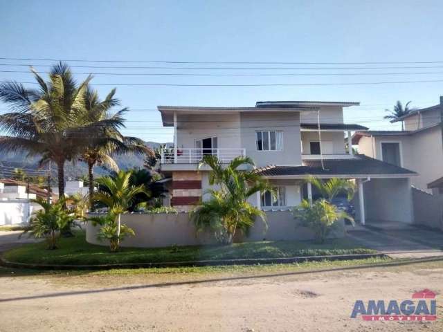 Casa em condomínio fechado com 4 quartos à venda na Praia da Mococa, Caraguatatuba  por R$ 1.200.000