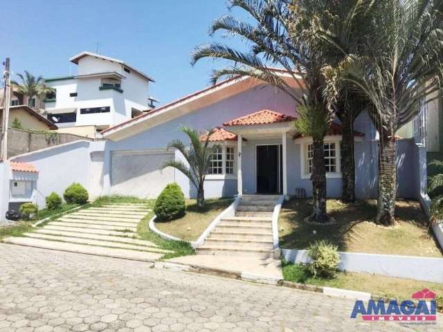 Casa em condomínio fechado com 3 quartos à venda no Jardim Coleginho, Jacareí  por R$ 950.000