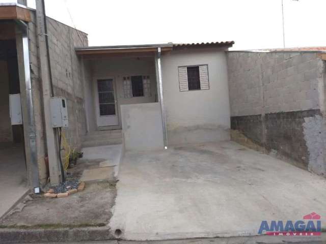 Casa em condomínio fechado com 2 quartos à venda no Parque dos Príncipes, Jacareí  por R$ 200.000