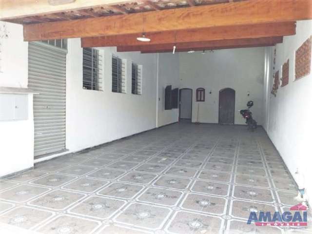 Casa com 3 quartos à venda na Vila Martinez, Jacareí  por R$ 660.000