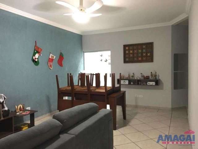 Casa com 3 quartos à venda na Cidade Jardim, Jacareí  por R$ 600.000