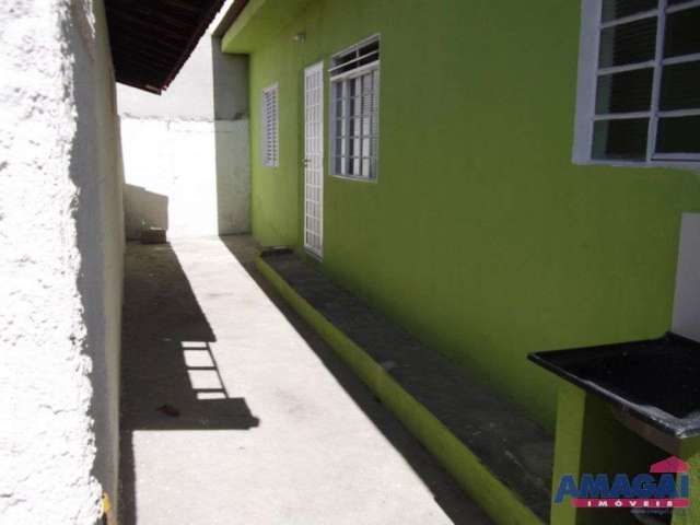 Casa com 3 quartos à venda no Conjunto São Benedito, Jacareí  por R$ 240.000