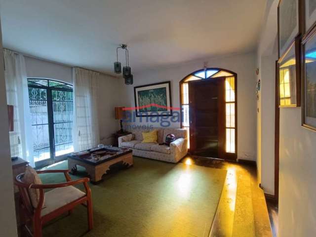 Casa com 3 quartos para alugar no Jardim Beira Rio, Jacareí  por R$ 2.600