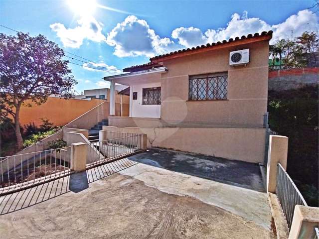 Casa à venda na Vila Olinda, em Piedade - SP