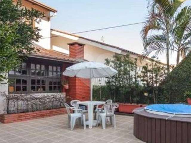 Casa com 3 quartos à venda na Rua Monte Alverne, 56, Chácara das Pedras, Porto Alegre, 190 m2 por R$ 850.000
