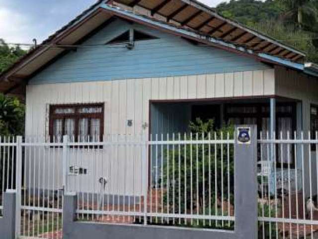Casa comercial com 1 sala à venda no Garcia, Blumenau  por R$ 520.000