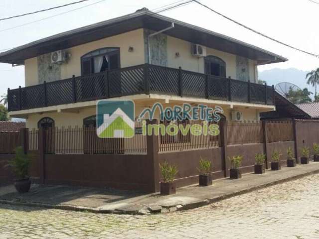 Sobrado à venda no bairro Vila Santo Antônio - Morretes/PR, Urbana