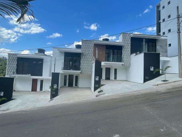 Casa com 3 quartos à venda na Rua Doutor Renê Soares de Oliveira, Recanto da Mata, Juiz de Fora, 145 m2 por R$ 549.000