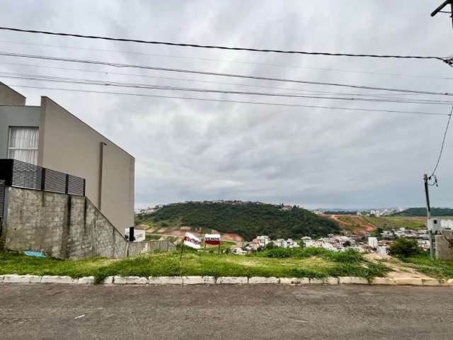 Terreno em condomínio fechado à venda na Rua Professora Aracy Nazareth, Spina Ville II, Juiz de Fora, 750 m2 por R$ 330.000