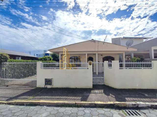 Casa com 2 quartos à venda no Centro, Navegantes  por R$ 480.000