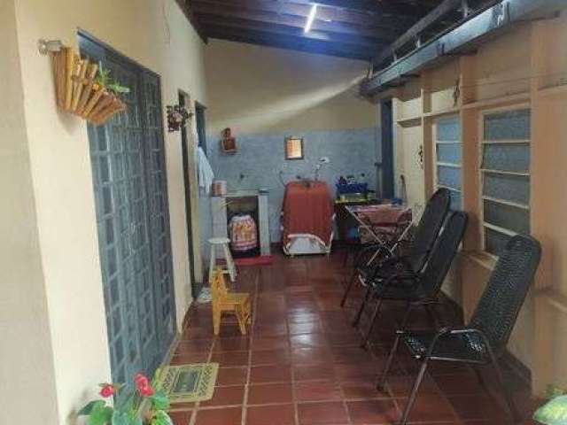 Casa  com 3 quartos - Bairro Conjunto Habitacional Santiago II em Londrina