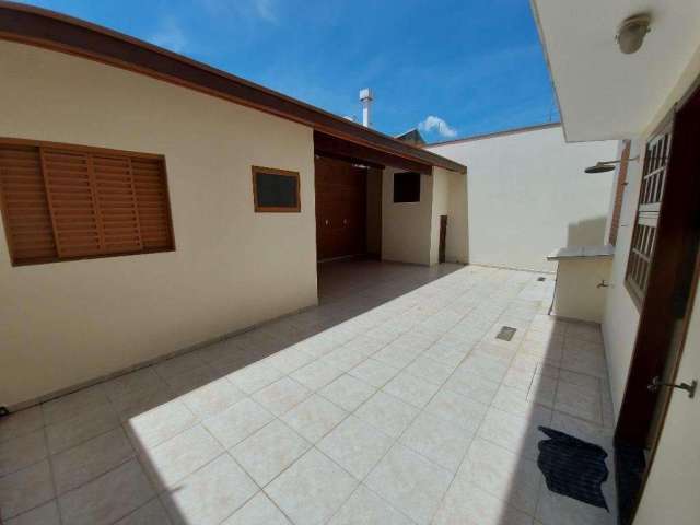 Casa com 3 quartos à venda no Jardim Ana Emilia, Taubaté  por R$ 720.000