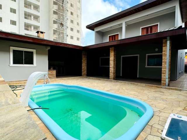 Casa com 6 quartos à venda no Jardim América, São José dos Campos  por R$ 1.370.000